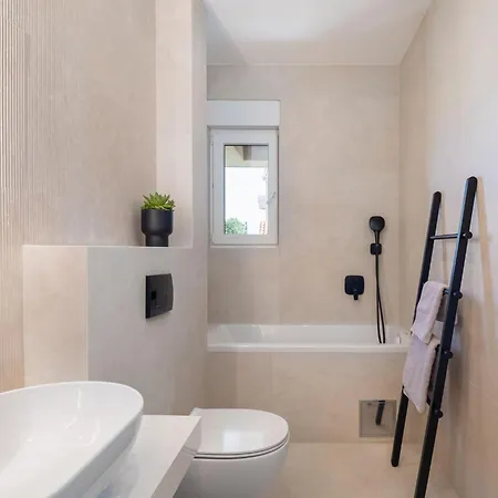 Prima Lux - Four Bedroom With Pool