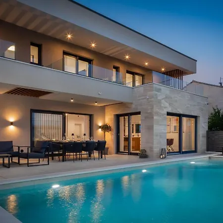 Villa Prima Lux - Four Bedroom With Pool *