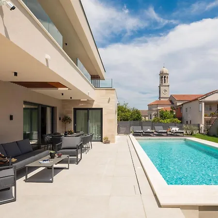 Villa Prima Lux - Four Bedroom With Pool *