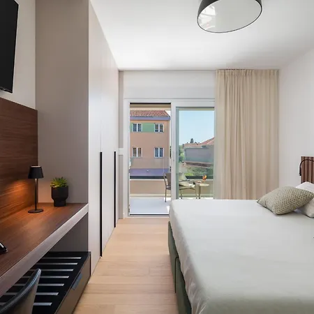 Prima Lux - Four Bedroom With Pool Villa Kastela