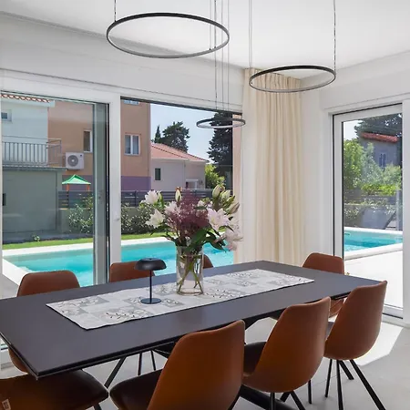 Prima Lux - Four Bedroom With Pool *