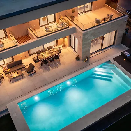 Villa Prima Lux - Four Bedroom With Pool *