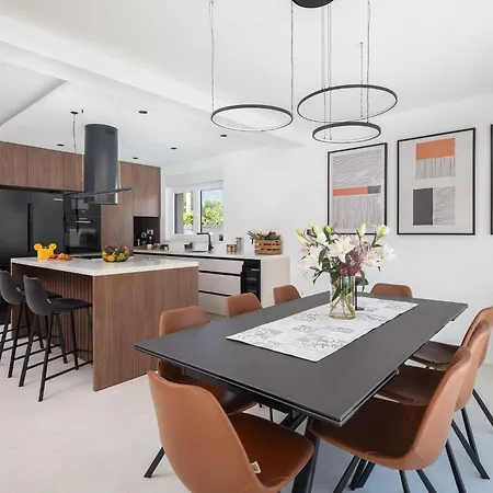 Villa Prima Lux - Four Bedroom With Pool *