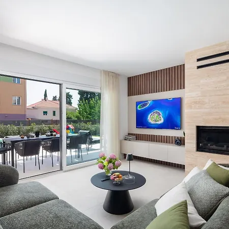 Villa Prima Lux - Four Bedroom With Pool Kastela