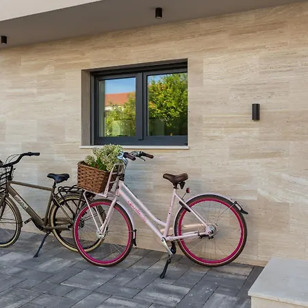 Villa Prima Lux - Four Bedroom With Pool *
