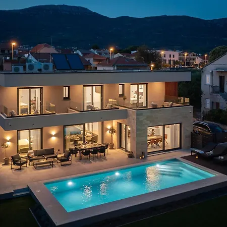 Prima Lux - Four Bedroom With Pool