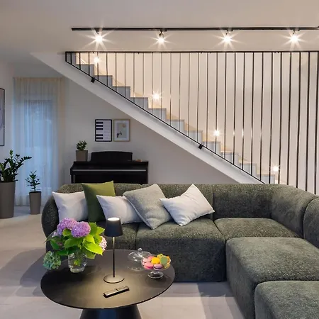 Prima Lux - Four Bedroom With Pool فيلة