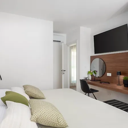 Prima Lux - Four Bedroom With Pool