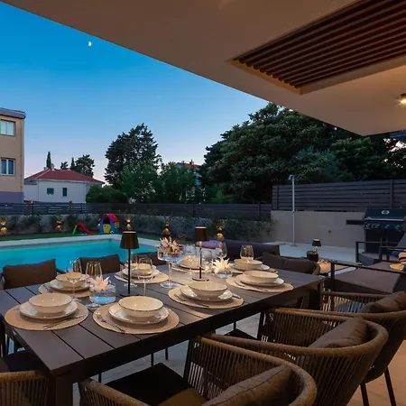Prima Lux - Four Bedroom With Pool فيلة Kaštela