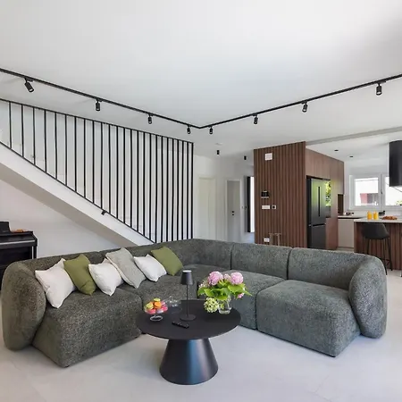 Prima Lux - Four Bedroom With Pool * Kaštela