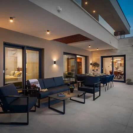 Prima Lux - Four Bedroom With Pool فيلة *