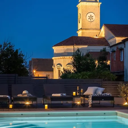 Prima Lux - Four Bedroom With Pool فيلة Kaštela