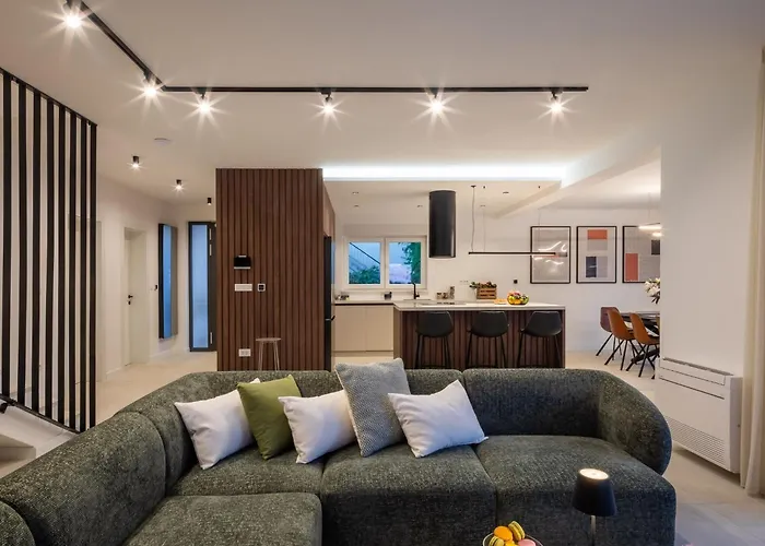 Villa Prima Lux - Four Bedroom With Pool Kaštela