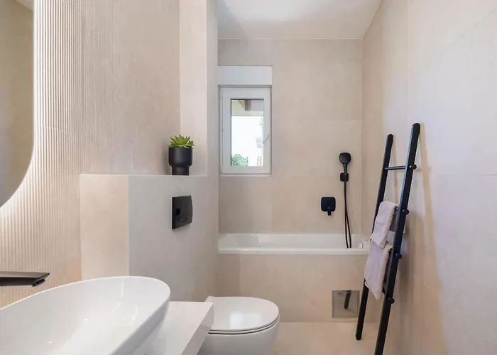Prima Lux - Four Bedroom With Pool