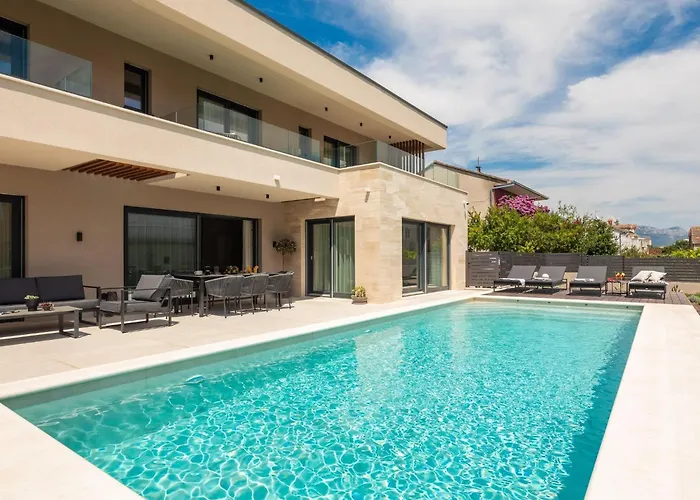 Villa Prima Lux - Four Bedroom With Pool *