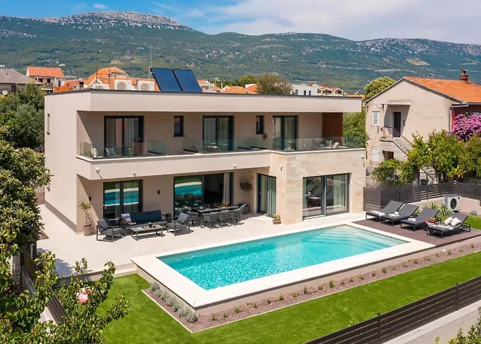 Prima Lux - Four Bedroom With Pool Villa Kaštela