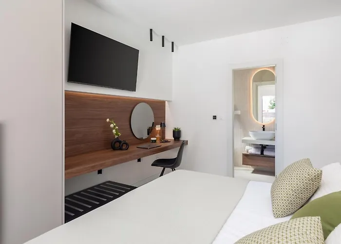 Villa Prima Lux - Four Bedroom With Pool *