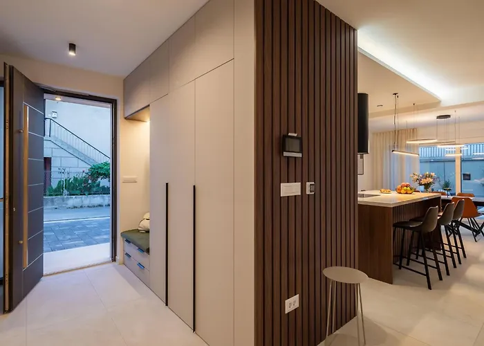 Prima Lux - Four Bedroom With Pool Villa Kaštela