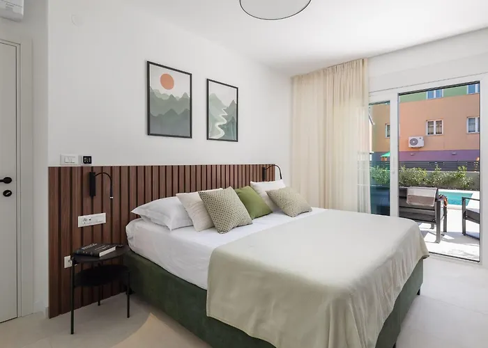 Villa Prima Lux - Four Bedroom With Pool Kaštela