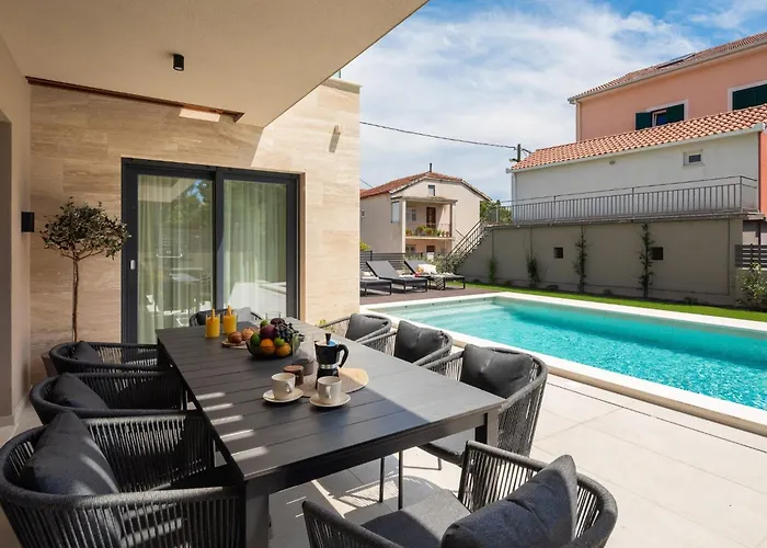 Prima Lux - Four Bedroom With Pool Kaštela