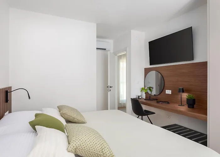 Prima Lux - Four Bedroom With Pool