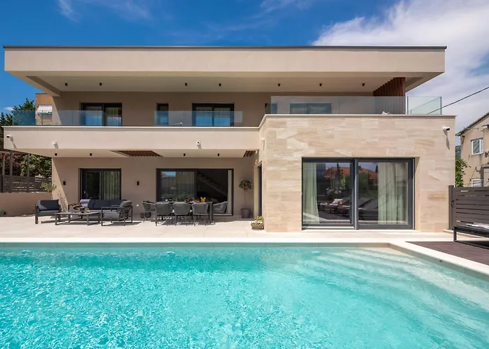Prima Lux - Four Bedroom With Pool