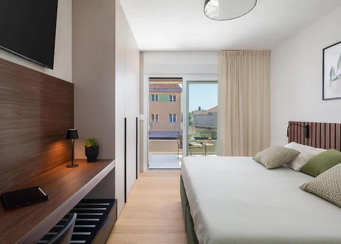 Prima Lux - Four Bedroom With Pool Villa Kaštela