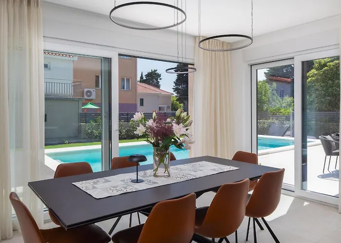 Prima Lux - Four Bedroom With Pool *