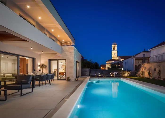 Prima Lux - Four Bedroom With Pool Kaštela