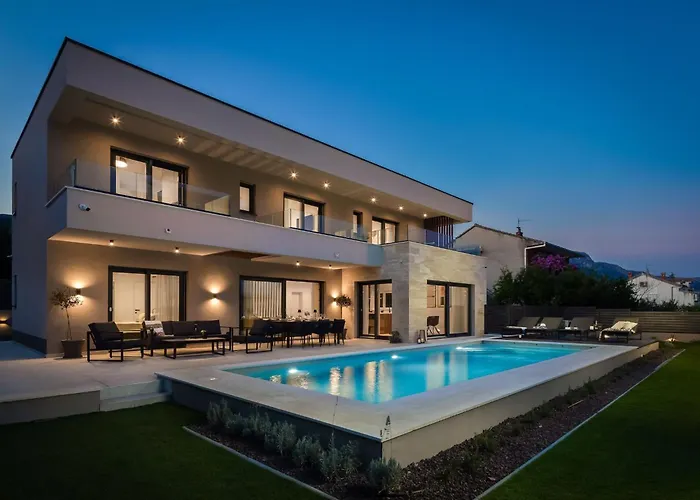 Prima Lux - Four Bedroom With Pool * Kaštela