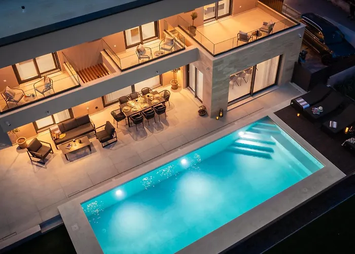 Villa Prima Lux - Four Bedroom With Pool *