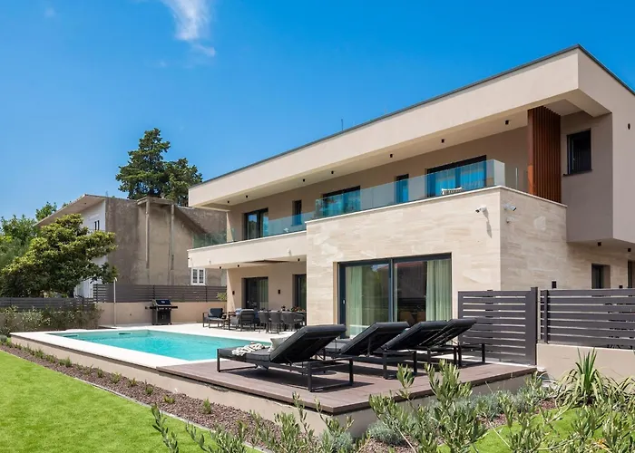 Prima Lux - Four Bedroom With Pool Villa Kaštela