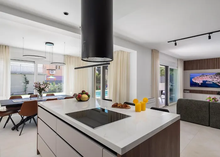 Prima Lux - Four Bedroom With Pool Villa Kaštela