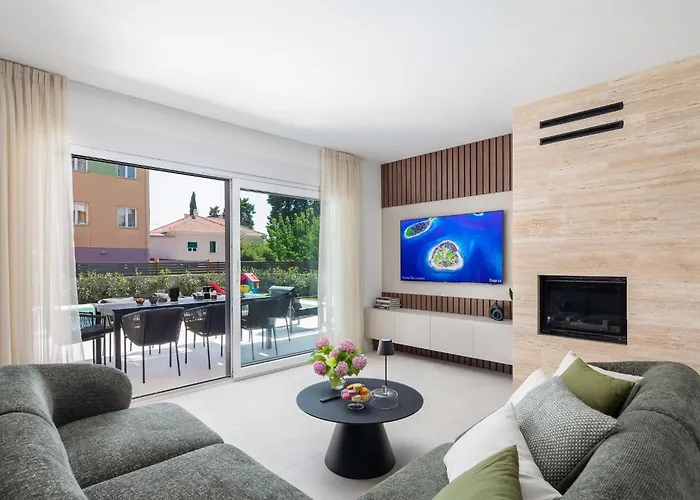 Villa Prima Lux - Four Bedroom With Pool Kaštela