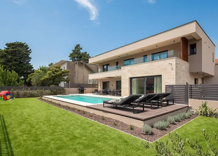 Prima Lux - Four Bedroom With Pool *