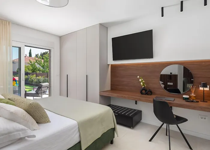 Prima Lux - Four Bedroom With Pool Villa Kaštela